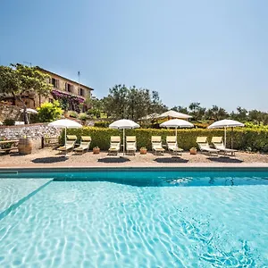 Amina, Winery & Hiking Farm stay