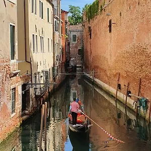 ca-venice-canal-view.hotelinveneto.com/